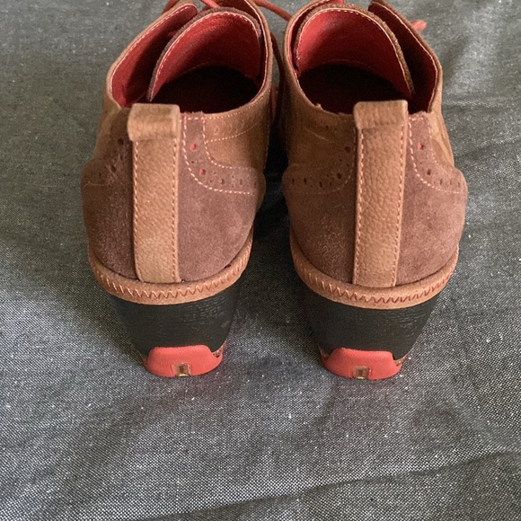 Jambu Dutch Design wing tip clog heels size 7.5 - Picture 3 of 8